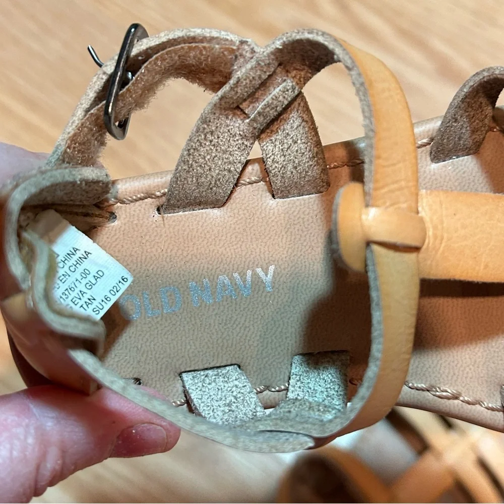 Old Navy toddler girl‎ sandals 6